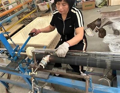 Factory News - Exquisite Craftsmanship: Production Of Small Square Glass Stor...